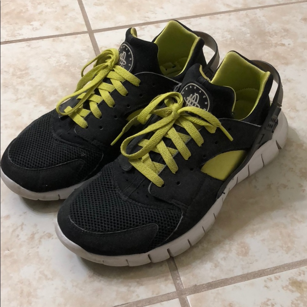 Nike Huarache men’s 9.5